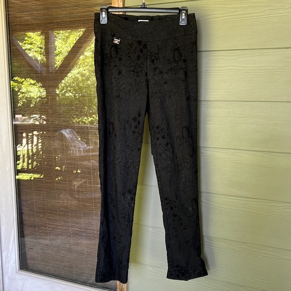 Lisette L Textured Pull On Cropped Pant